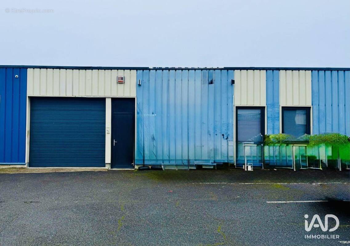 Photo 1 - Commerce à VAUX-LE-PENIL