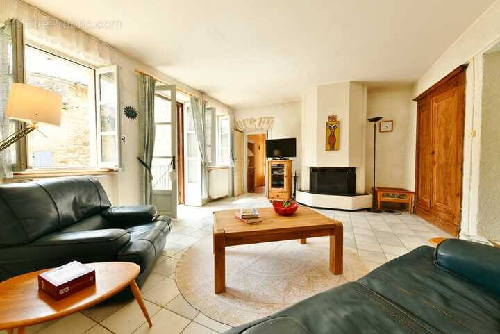 Maison à CRUVIERS-LASCOURS