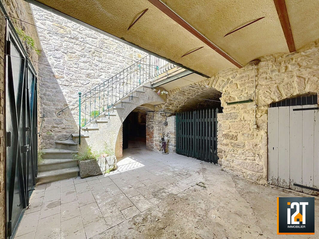 Maison à CRUVIERS-LASCOURS