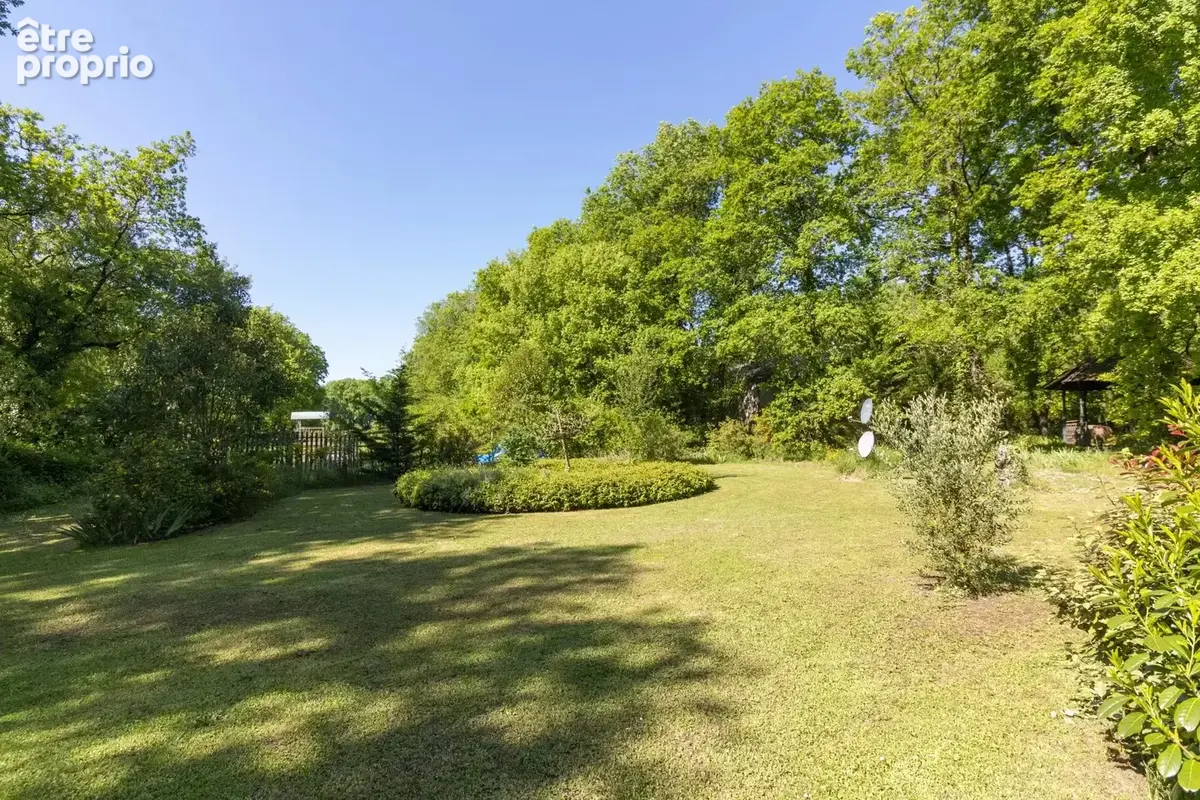 Maison spacieuse avec piscine, grandes dépendances et terrain - photo 14