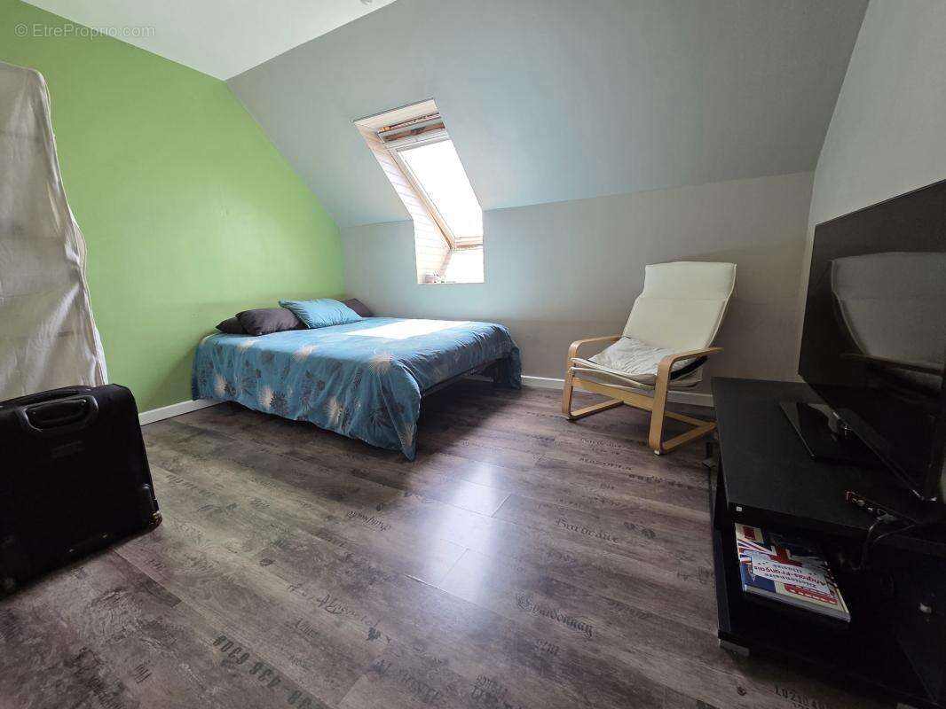 Superbe maison renovee offrant 132m² sur 495m² ac piscine !! - photo 12