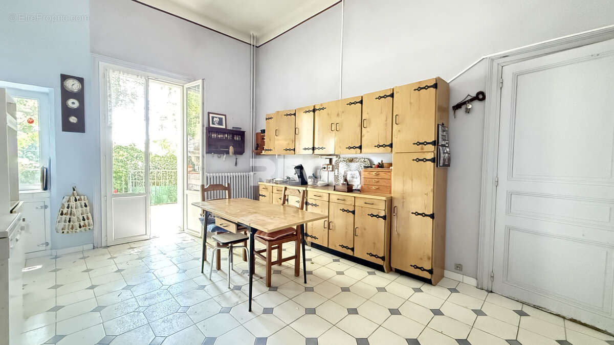 Maison à MONTBAZIN