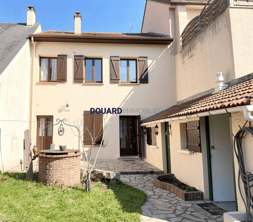 Maison à SARTROUVILLE