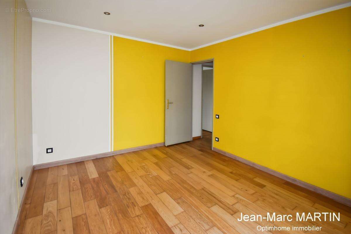 Villeneuve-d’Ascq – Appartement 107 m² avec rez-de-jardin privatif fermé et sécurisé – Résidence de standing – Chaîne des Lacs à - photo 8