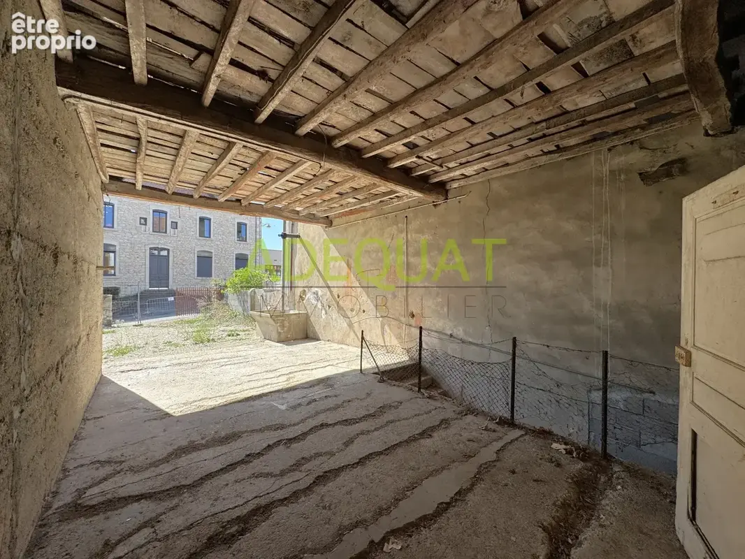 St victor de morestel, grange a renover 200m2 planchers - photo 7