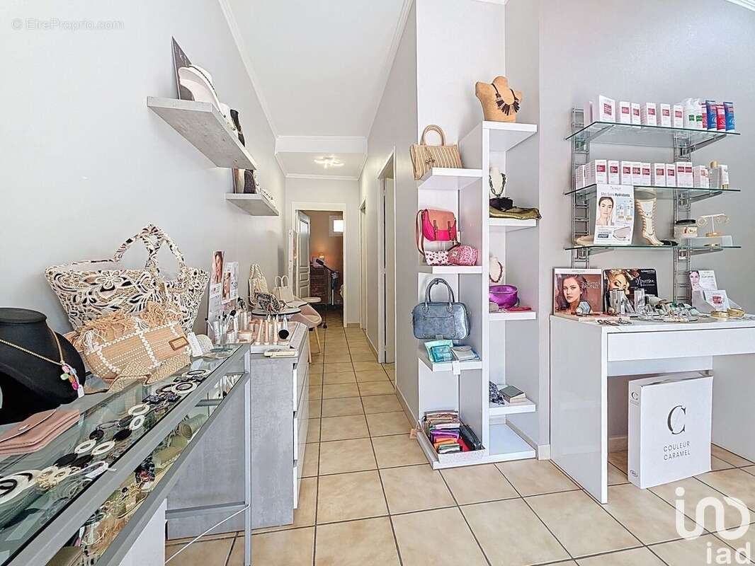 Photo 4 - Commerce à AUBORD