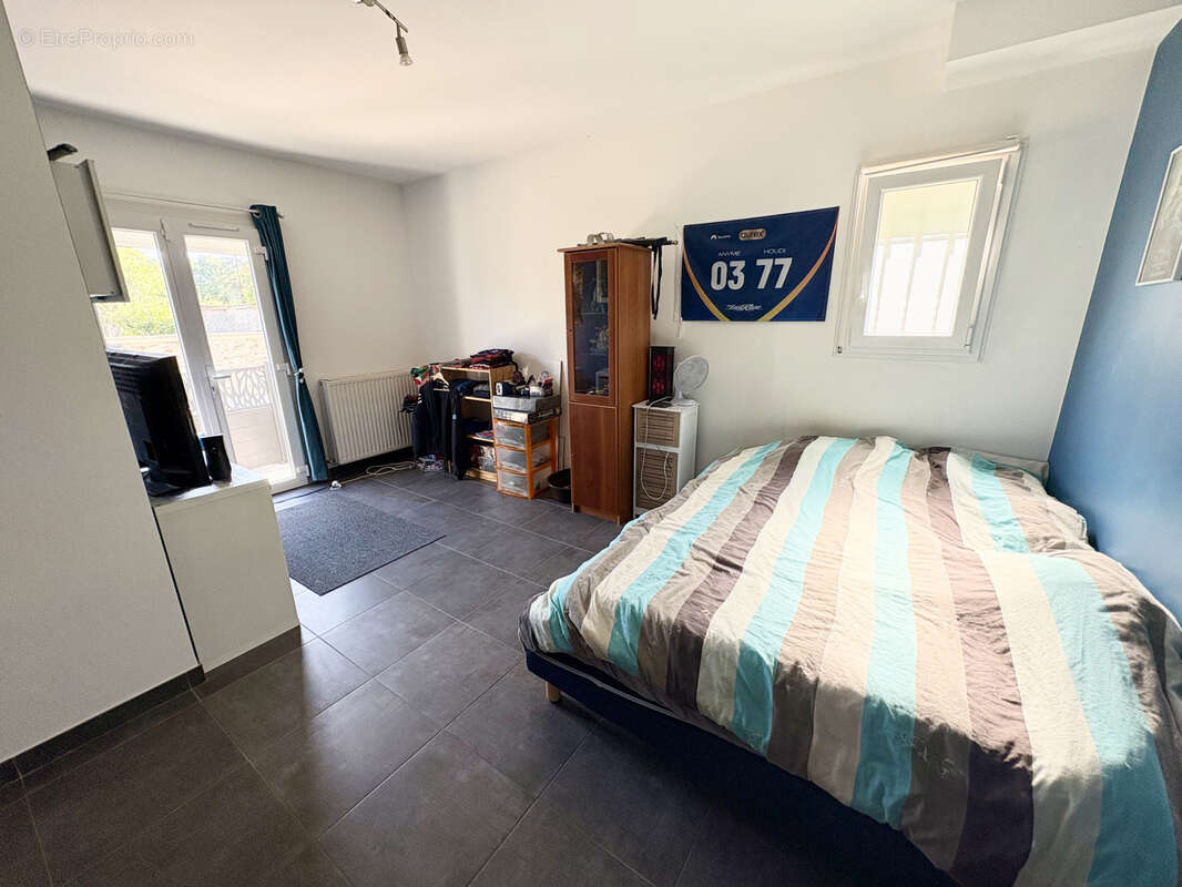 Maison à Saint-Sauveur-sur-École, 168m2, 5 chambres, terrain de 1260m2 constructible, sous-sol total - photo 11