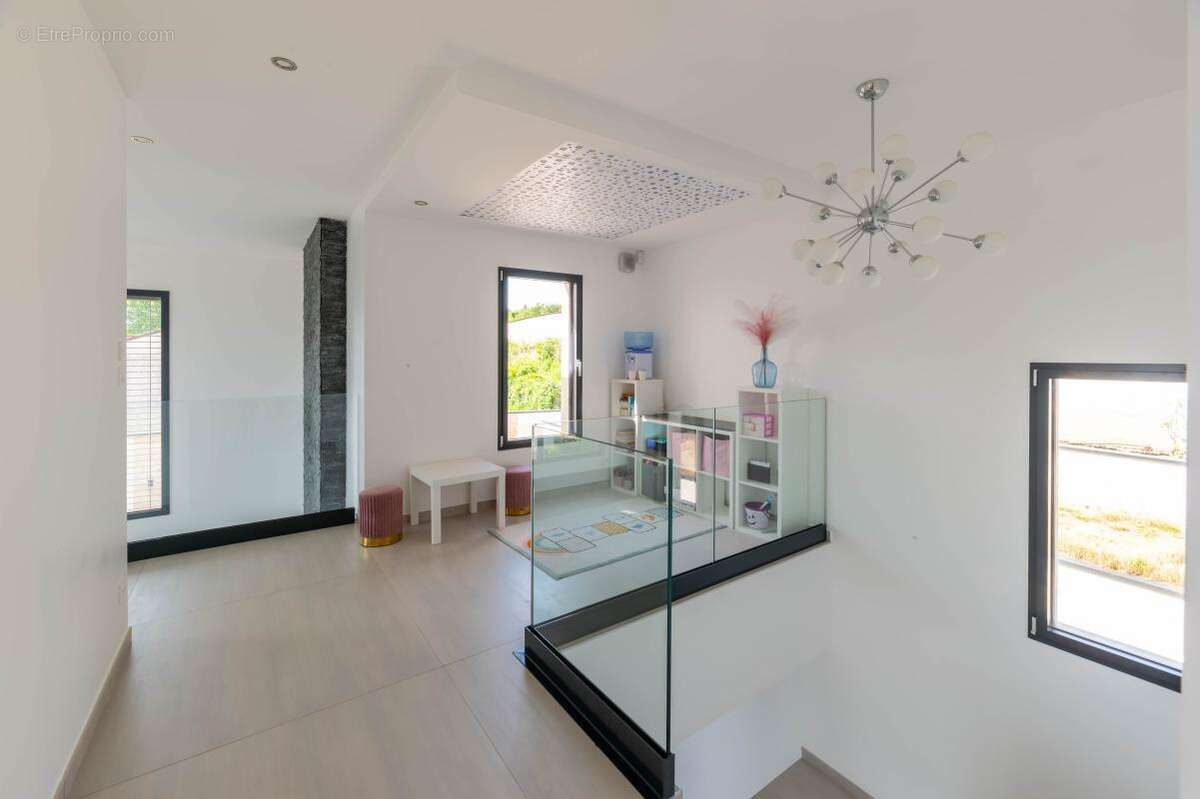 Villa d'exception - 2 suites parentales - 5 chambres - Hamman - Piscine - Garage double Vue panoramique - photo 17