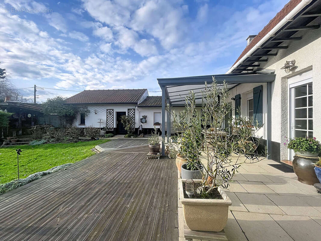 Maison à GROFFLIERS