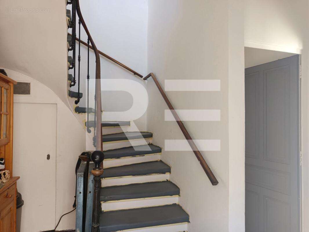 Maison de ville 140m2  avec cour 80 m2 quartier recherché - photo 2