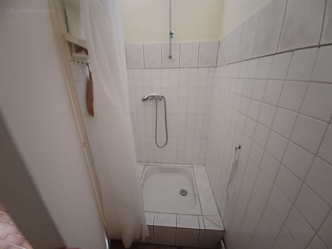 Maison de village, dans un endroit calme, d'env 79m2 hab. avec cour attenante. - photo 5