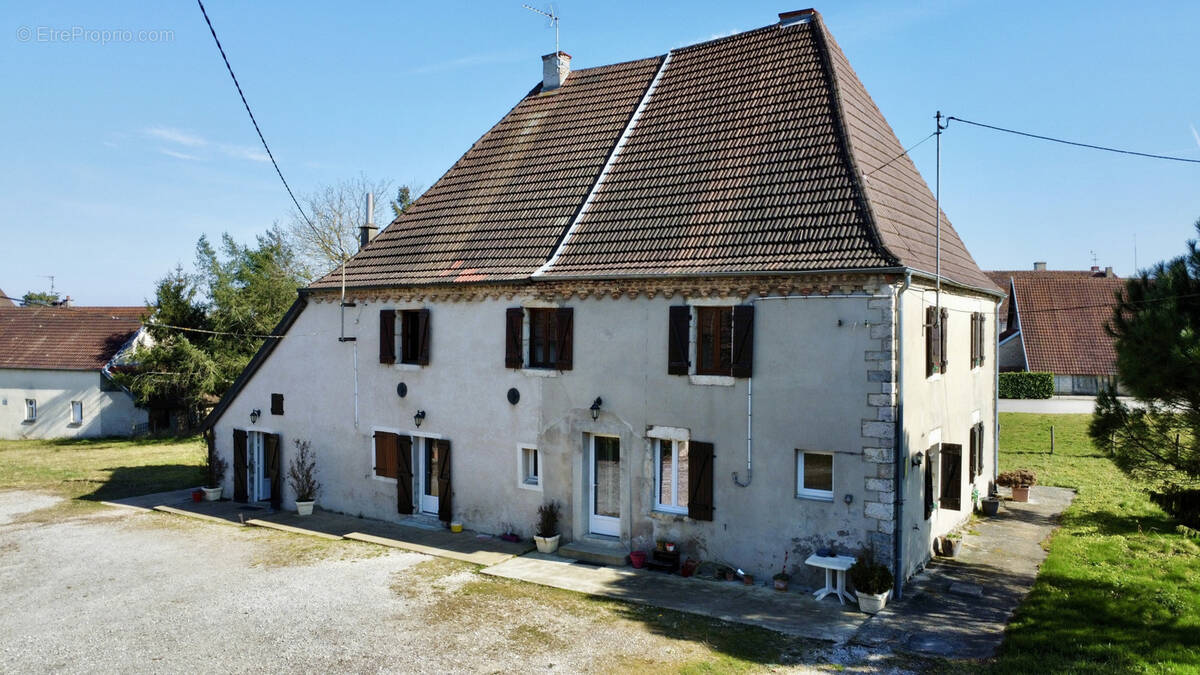 Maison à LE DESCHAUX