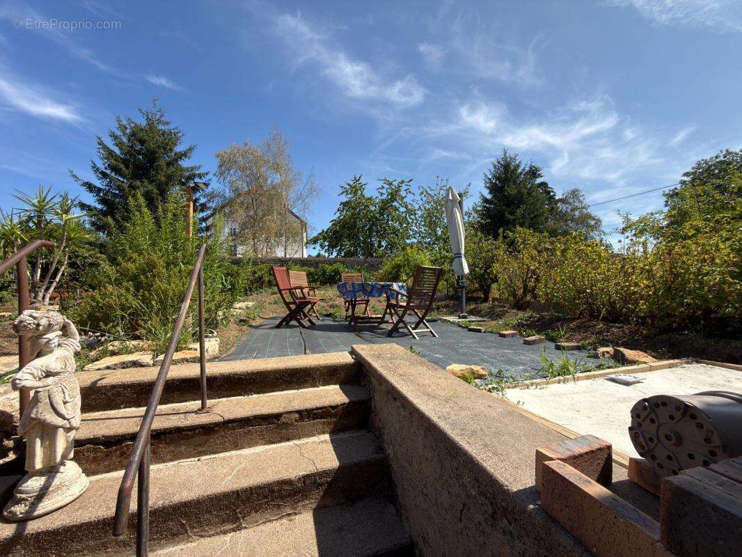 Maison en pierre avec 350 m² de dépendances, jardin et terrasse – Genevrières (52) - photo 2