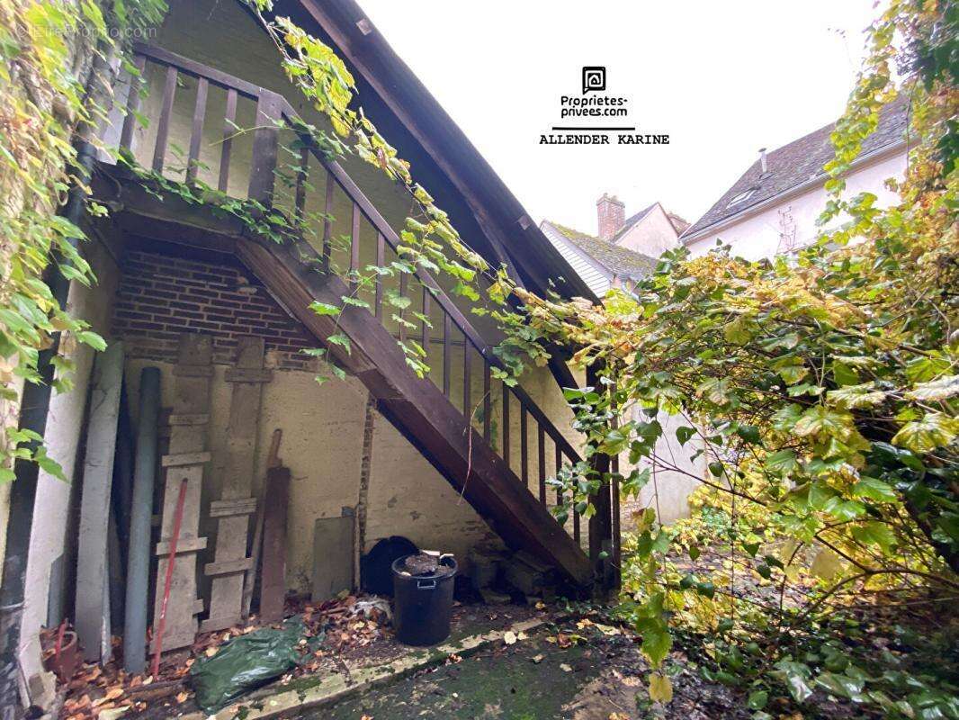 Maison à VILLENEUVE-L&#039;ARCHEVEQUE