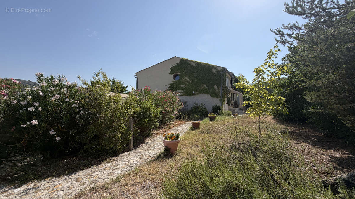 Maison ancienne rénovée avec piscine, chambres d'hôtes, et 1288m2 de parcelle - photo 38