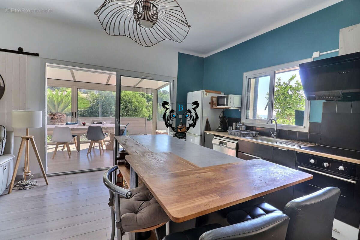 Maison à LES ISSAMBRES