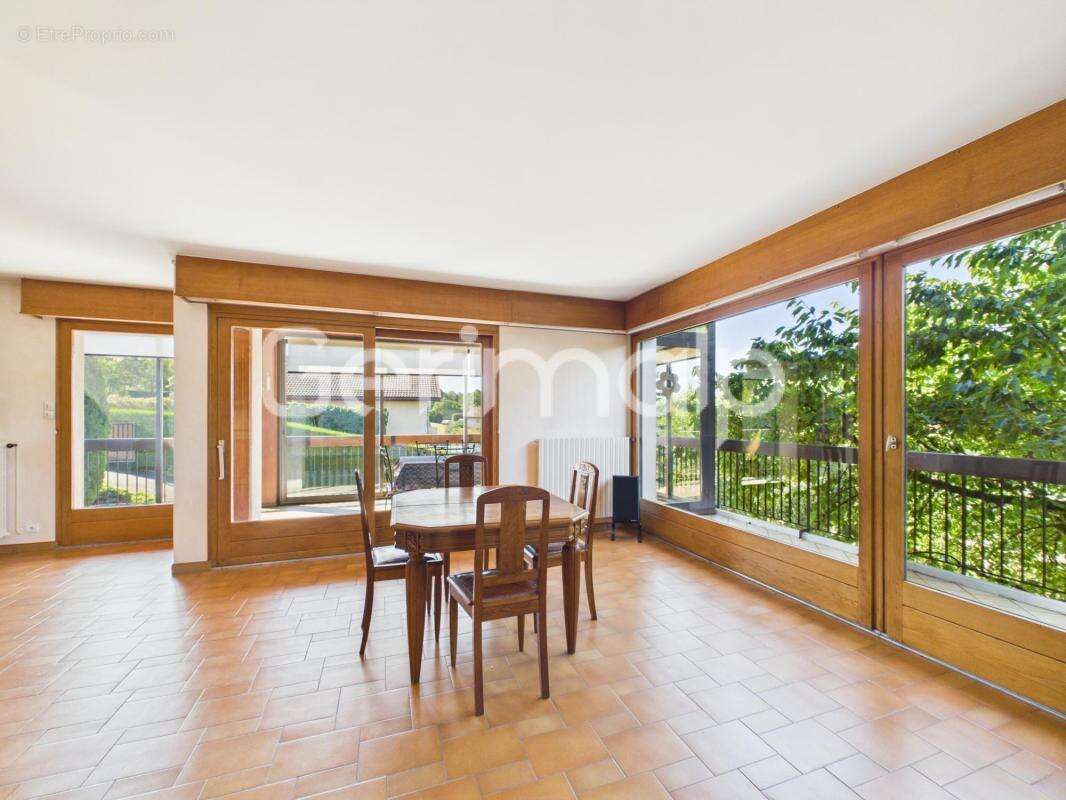 Vente - Maison - 8 pièces + cuisine - 180 m² - 795 000 € - - photo 9
