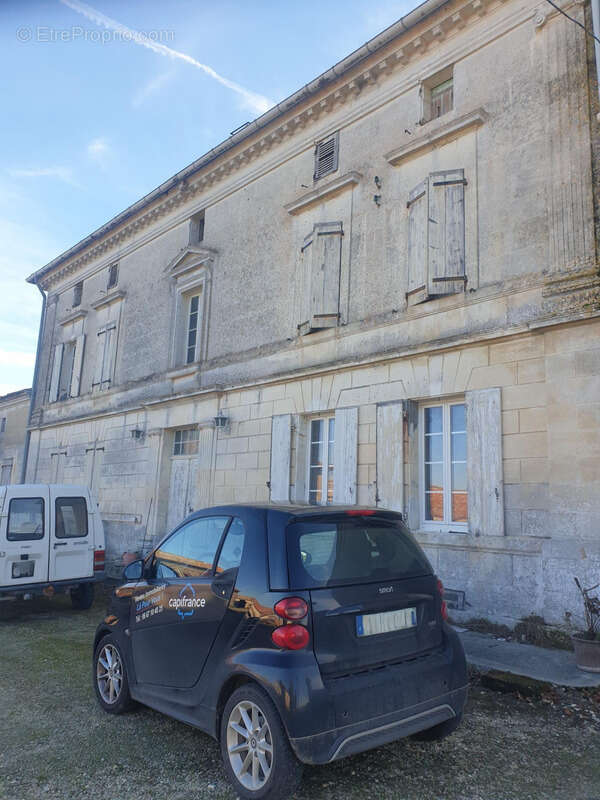 Maison à BARBEZIEUX-SAINT-HILAIRE