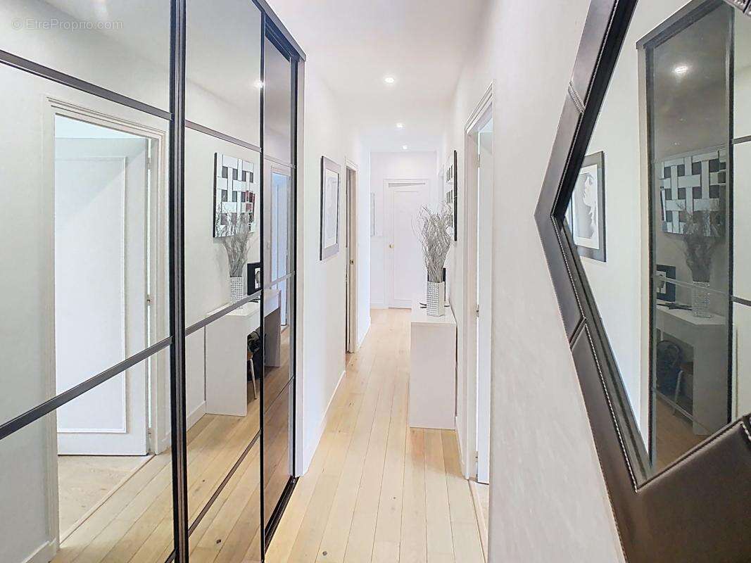 Appartement à AVRILLE