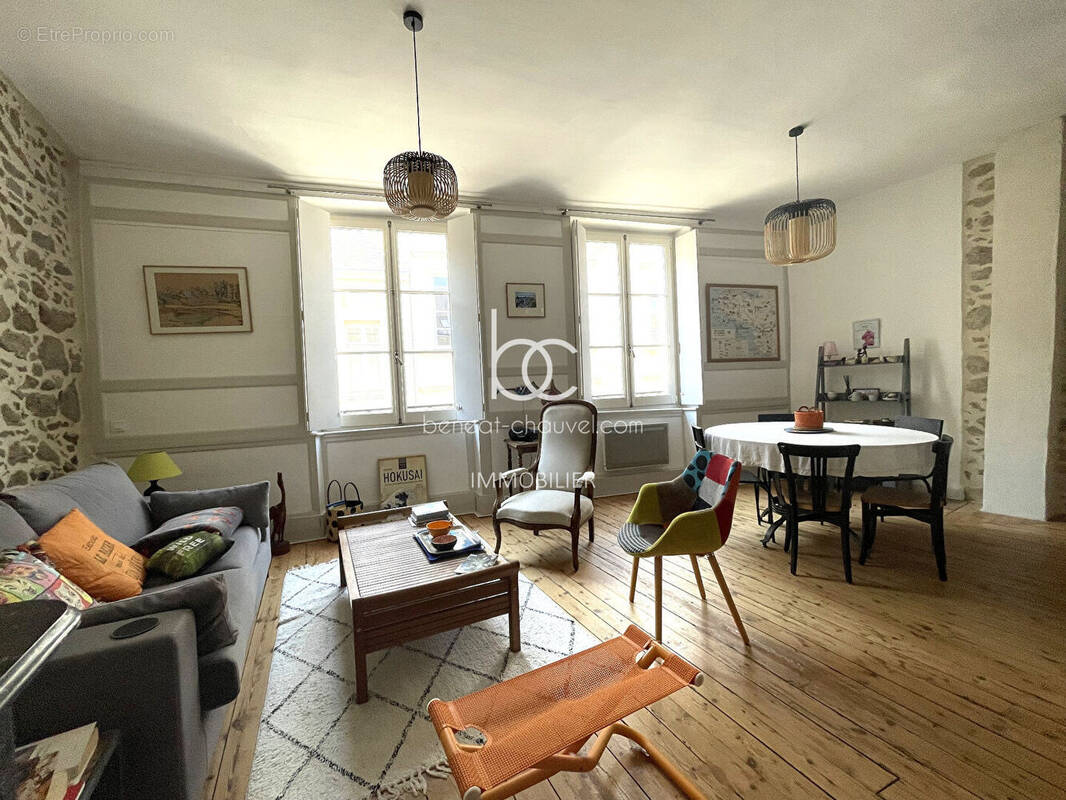 Vannes Centre Historique - Superbe T3 de 74.19 m² (77.28 m² au sol) à deux pas du Port - photo 1