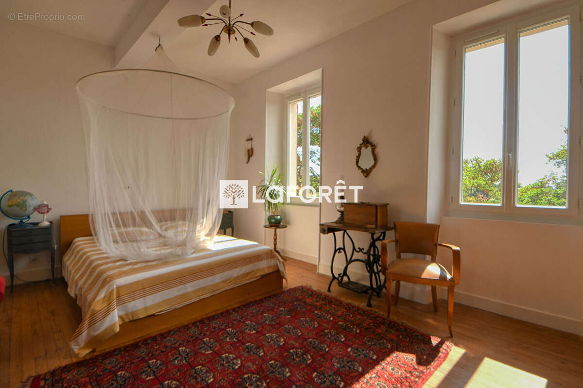 Belle propriété du XVIIème siècle avec charme, volumes et potentiel exceptionnel à vendre à Gaillac - photo 9
