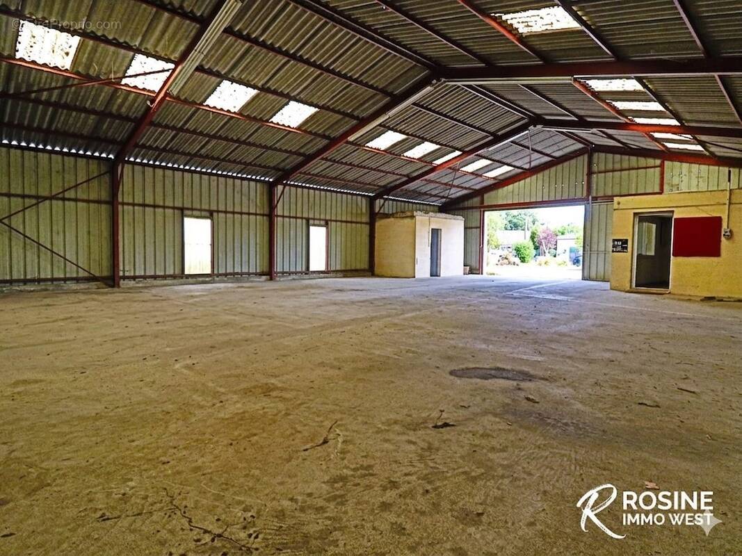 Parking à BEAUFORT-EN-VALLEE