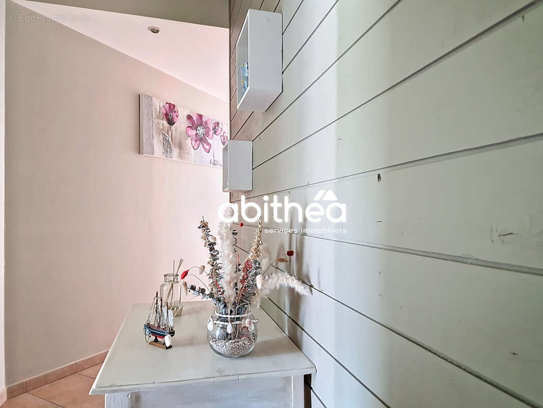 Contemporaine de 3 chambres  esprit loft  double garage  auvent camping car  couloir de nage  bief  pons - photo 11