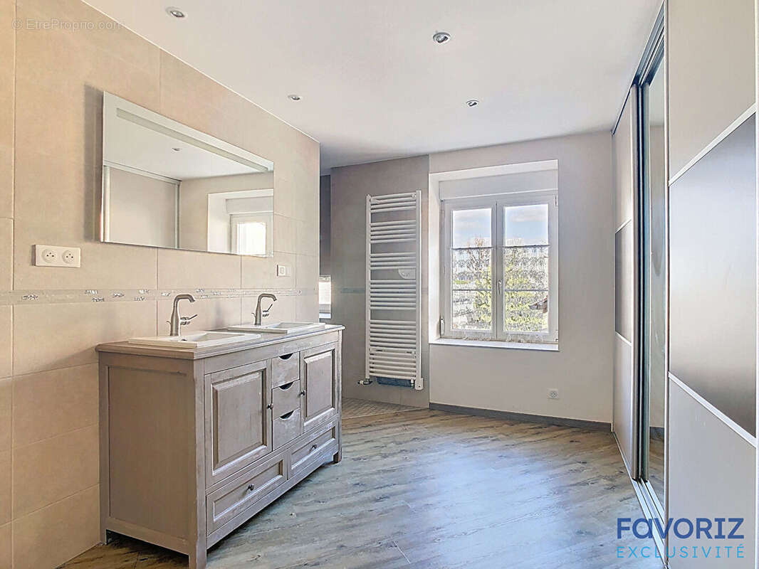 Maison à FONTAINE-FRANCAISE