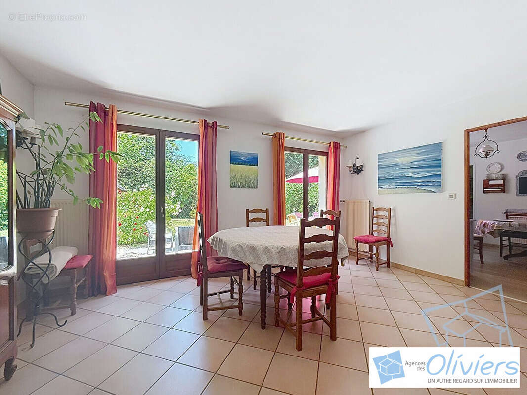 Maison à DAMPIERRE-EN-YVELINES