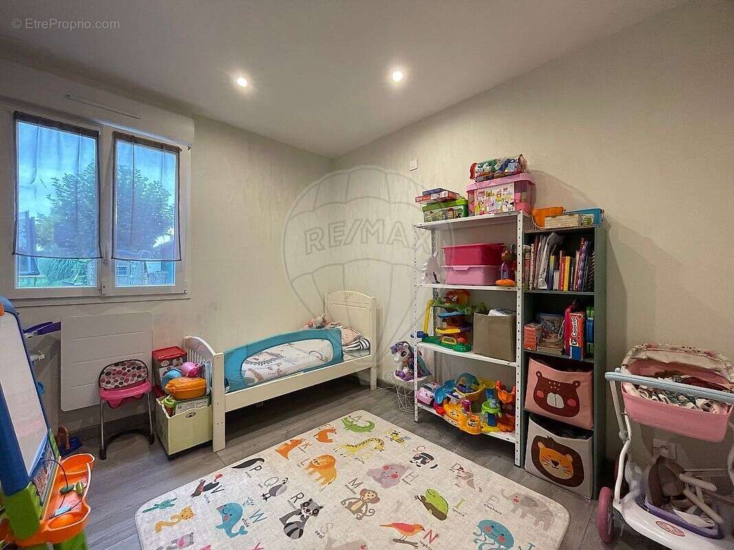 Maison à SAINT-JULIEN-LES-VILLAS