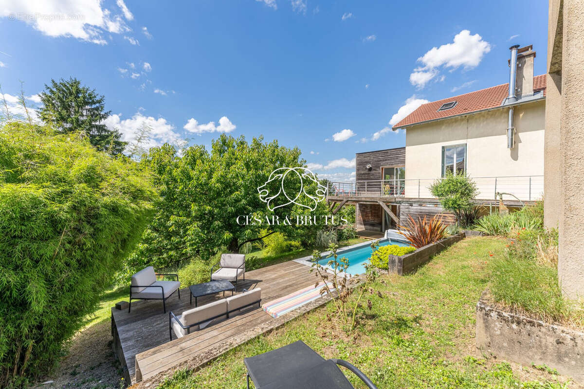 Maison 205 m² à Rochetaillee-Sur-Saone  - photo 2