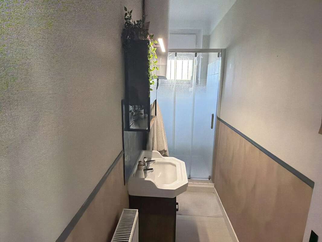 Maison individuelle rénovée de 4 chambres, située à la lisière d'une ville animée - photo 7