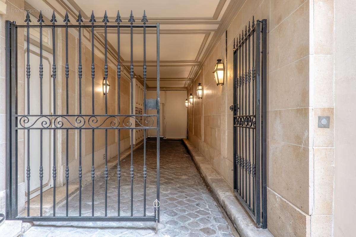 Appartement à PARIS-1E