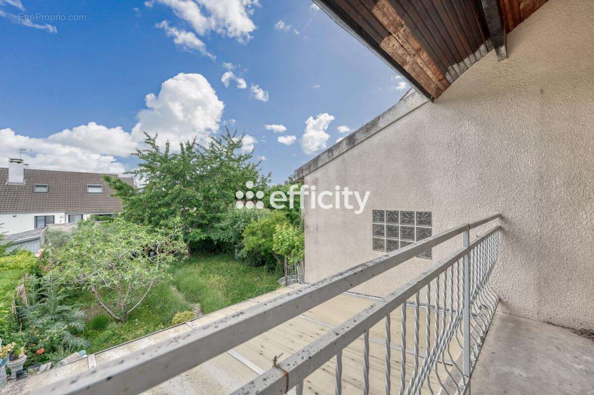 Maison à COMBS-LA-VILLE