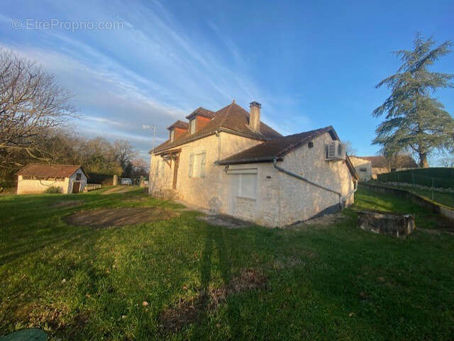 Maison à LACHAPELLE-AUZAC