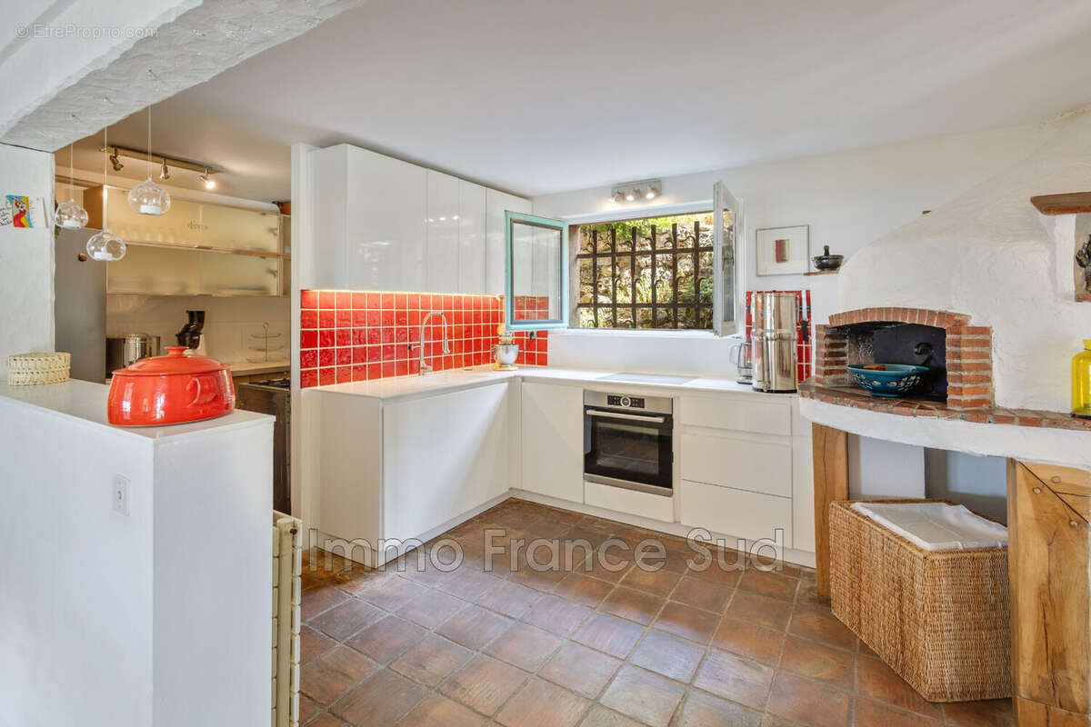 Maison 350 m² à Tourtour  - photo 4