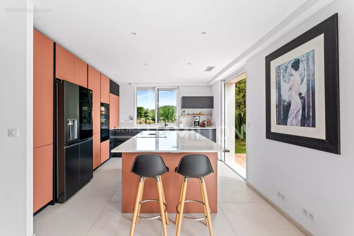 Maison à CHATEAUNEUF-GRASSE