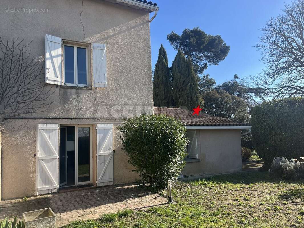 Maison à LAUZERVILLE