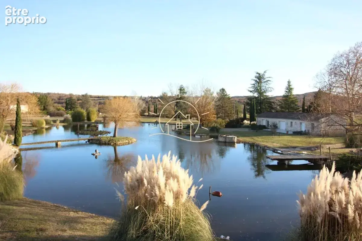 Propriété d'exception à Barjac au coeur de 8 hectares avec lac privé - photo 2