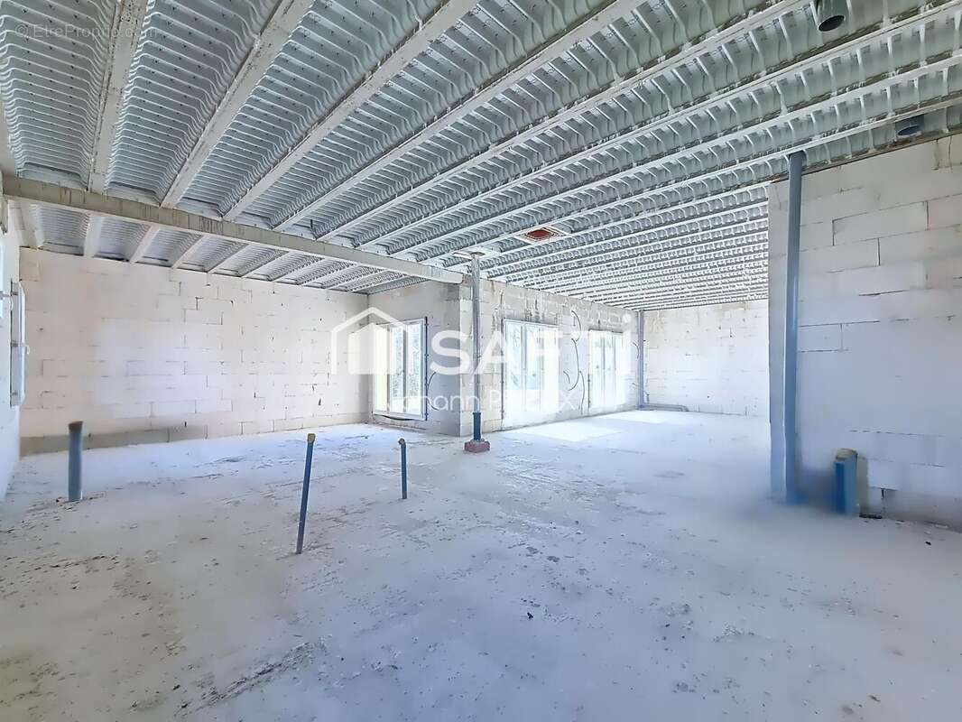 Maison 275 m² à Commes  - photo 8