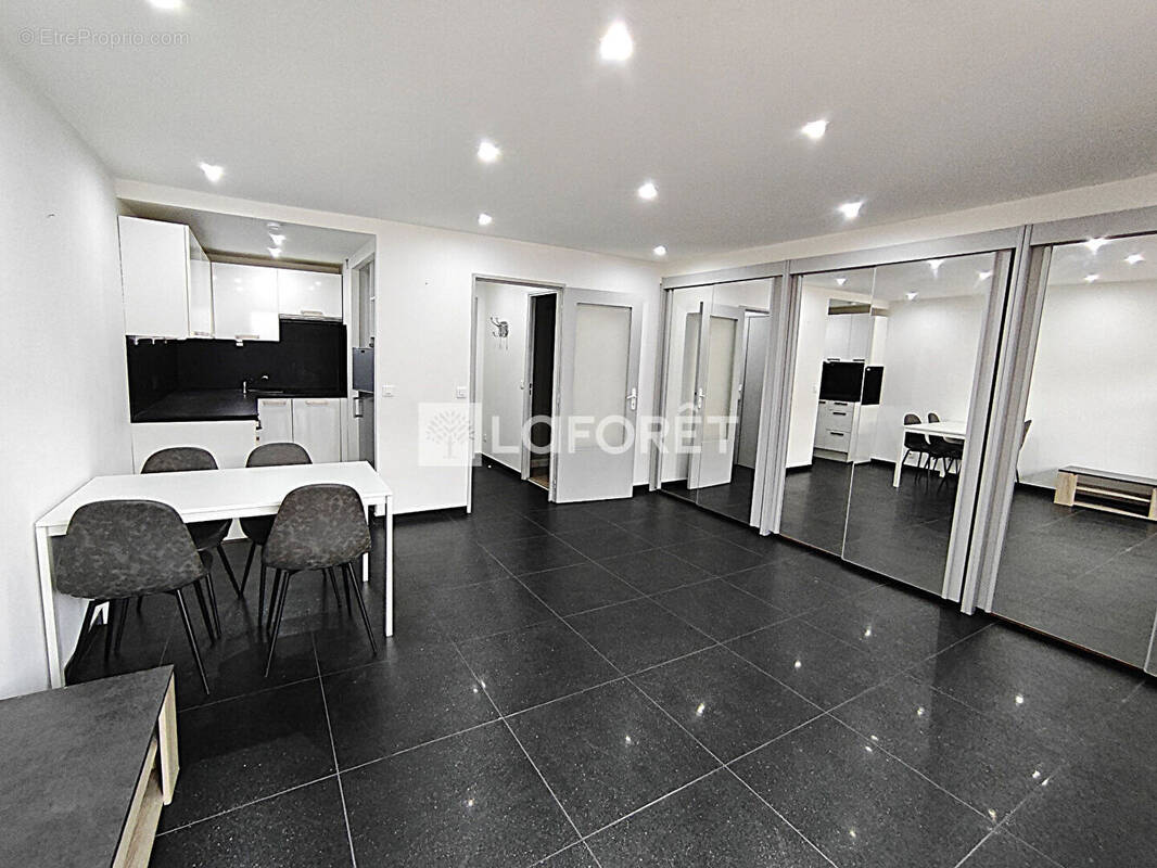 Appartement à SAINT-LAURENT-DU-VAR