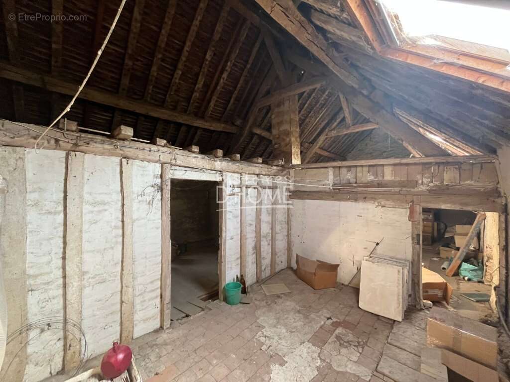 Maison à JOUY-LE-CHATEL