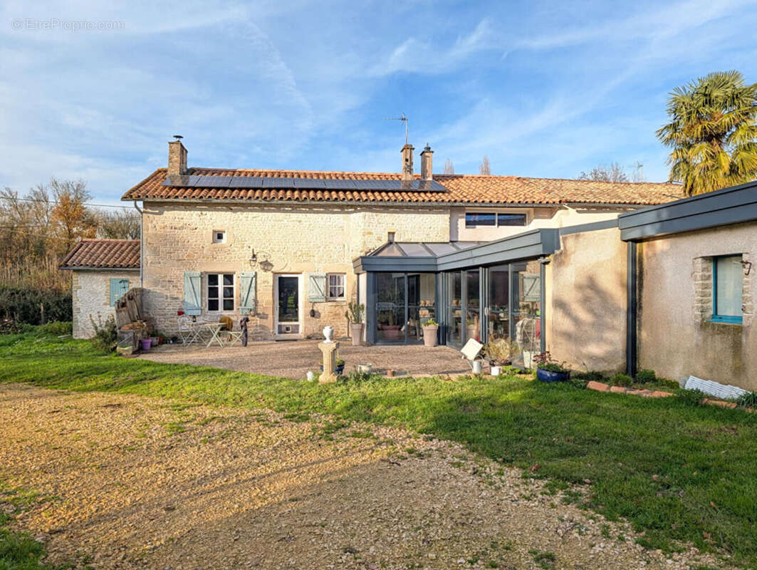 Maison à SAINT-COUTANT