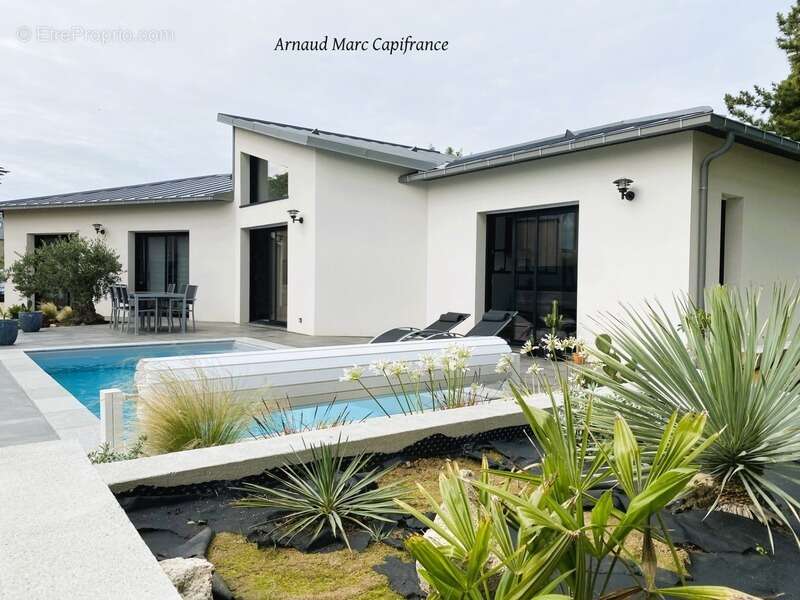 Maison à PLOUNEOUR-TREZ