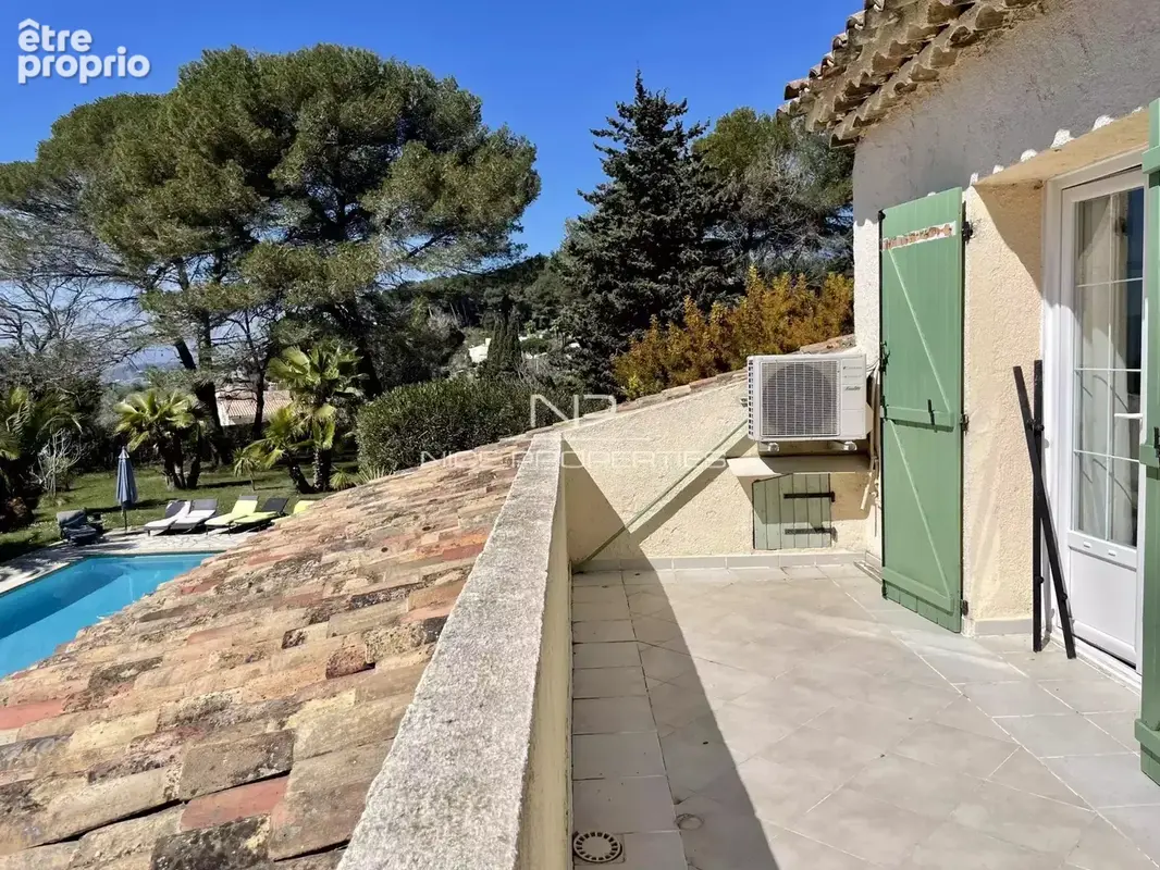 possibilité d'agrandissement pour cette villa provençale sur un très joli parc agrémenté d'une grande piscine - photo 7