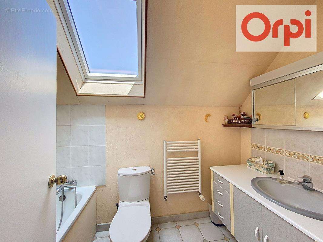 Maison à LE MESNIL-SAINT-DENIS