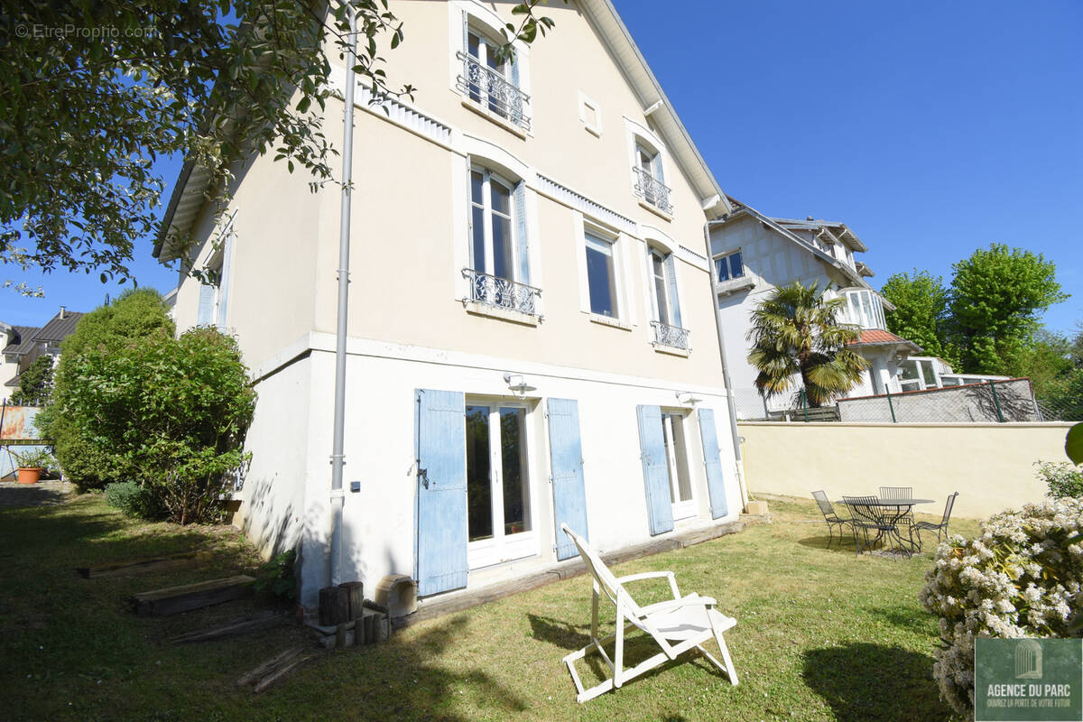 Maison à MARNES-LA-COQUETTE