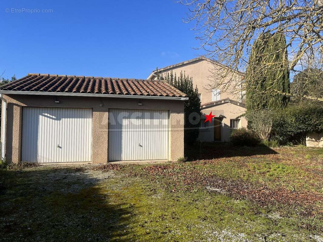 Maison à LAUZERVILLE