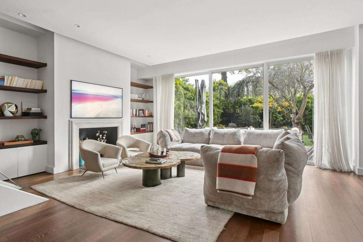 Appartement à NEUILLY-SUR-SEINE