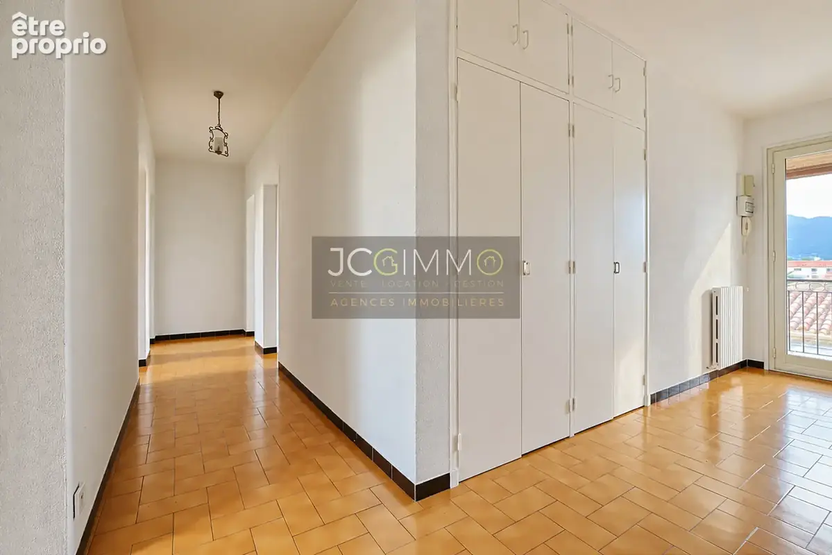 T4 de 87.5 m2 avec terrasse, garage et parking privatif ! - photo 12